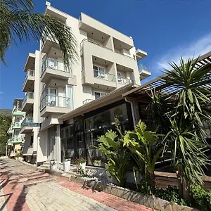 Royal Hotel Radhimë