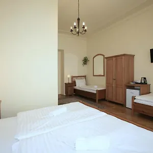 Merlin Hotel