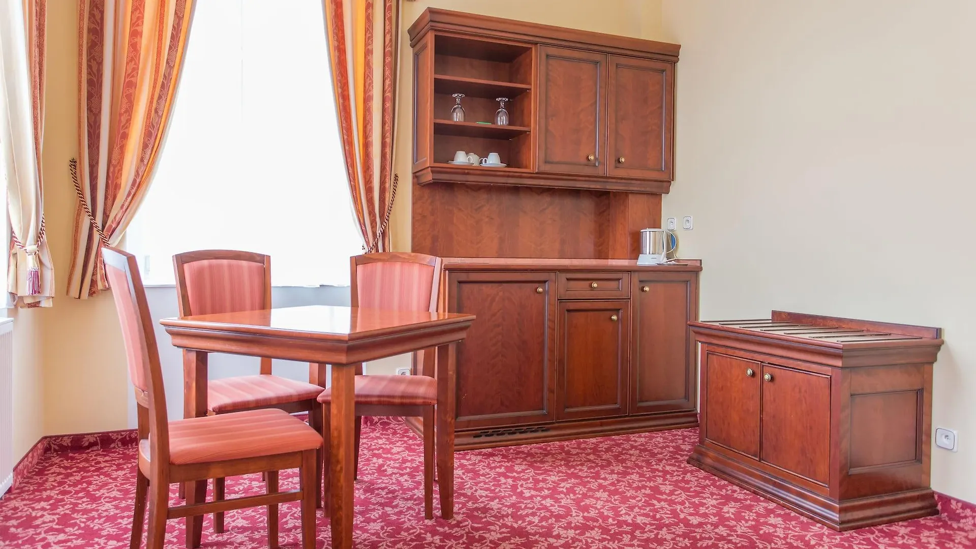 קרלובי וארי Hotel Ontario
