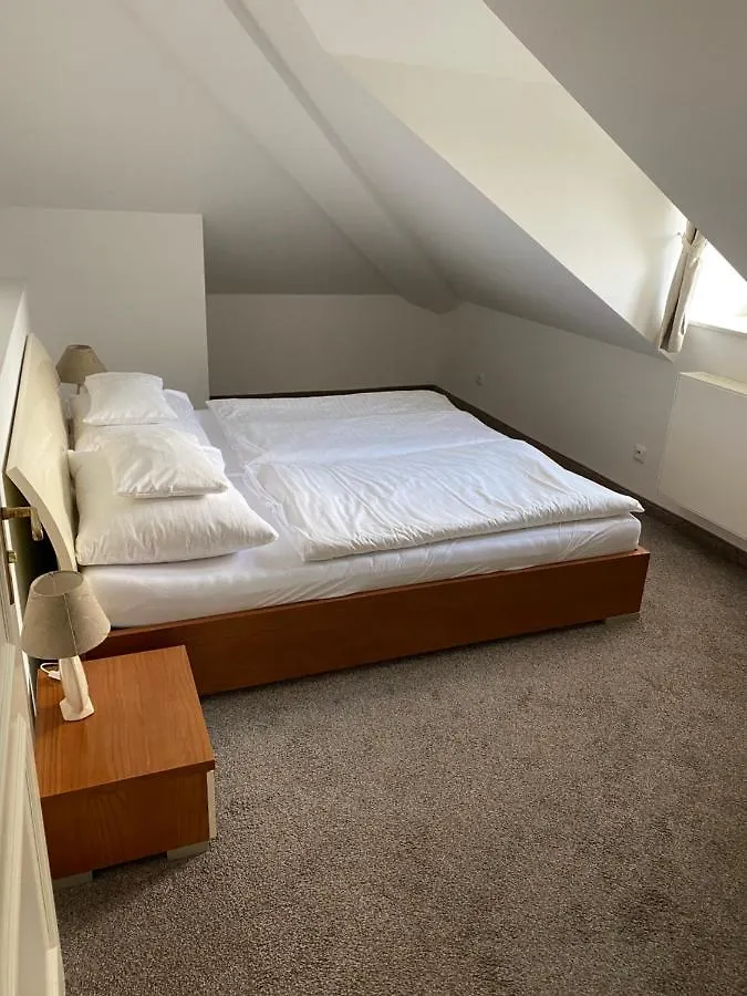 קרלובי וארי Hotel Ontario